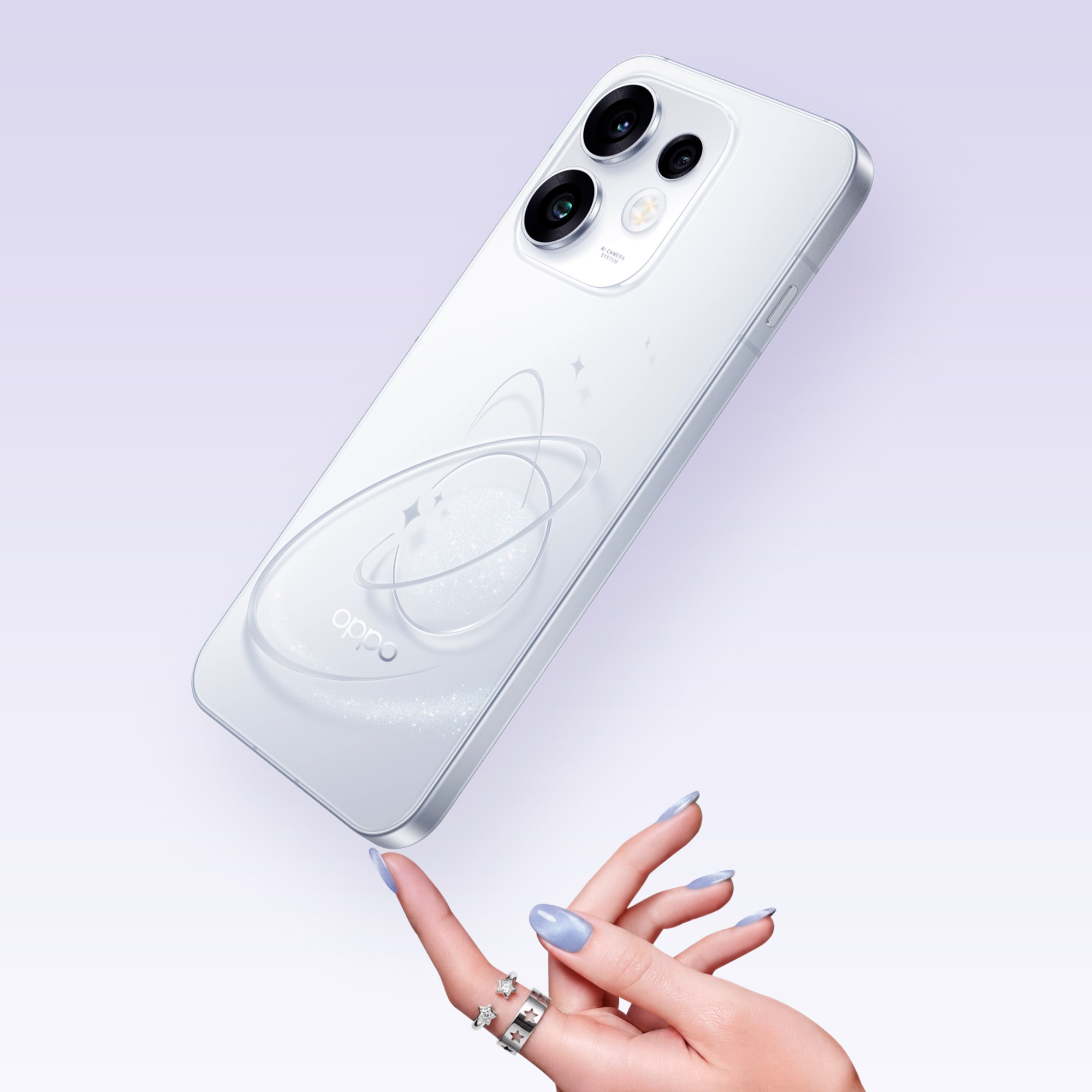 Persona sosteniendo un smartphone OPPO Reno16 F 5G